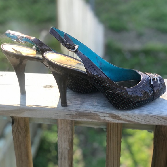 Antonio Melani Bronze Heels - Picture 1 of 8